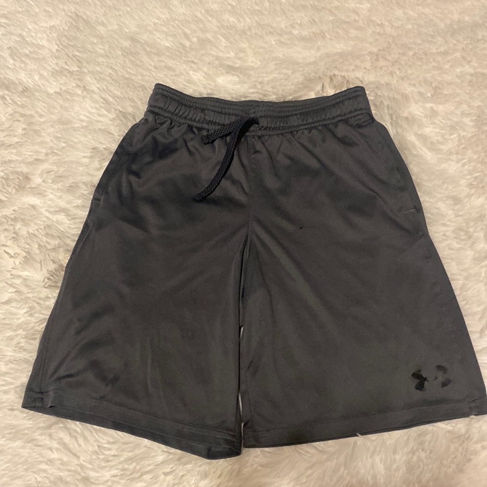 Gray under armor shorts size M
Smoke free home